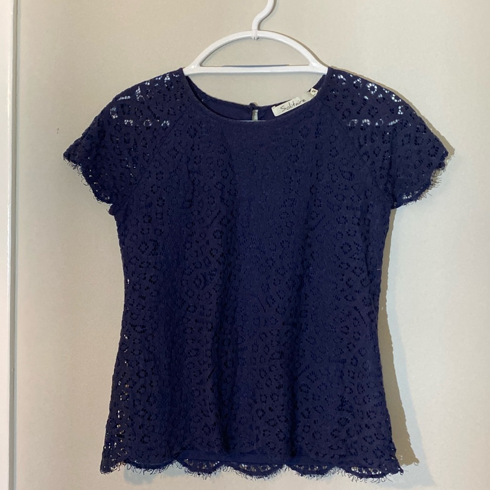 Solitaire lace top. Navy blue